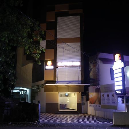 Puthens Clifton Inn Kottayam Buitenkant foto