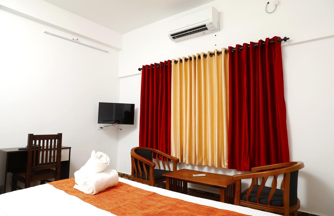 Puthens Clifton Inn Kottayam Buitenkant foto
