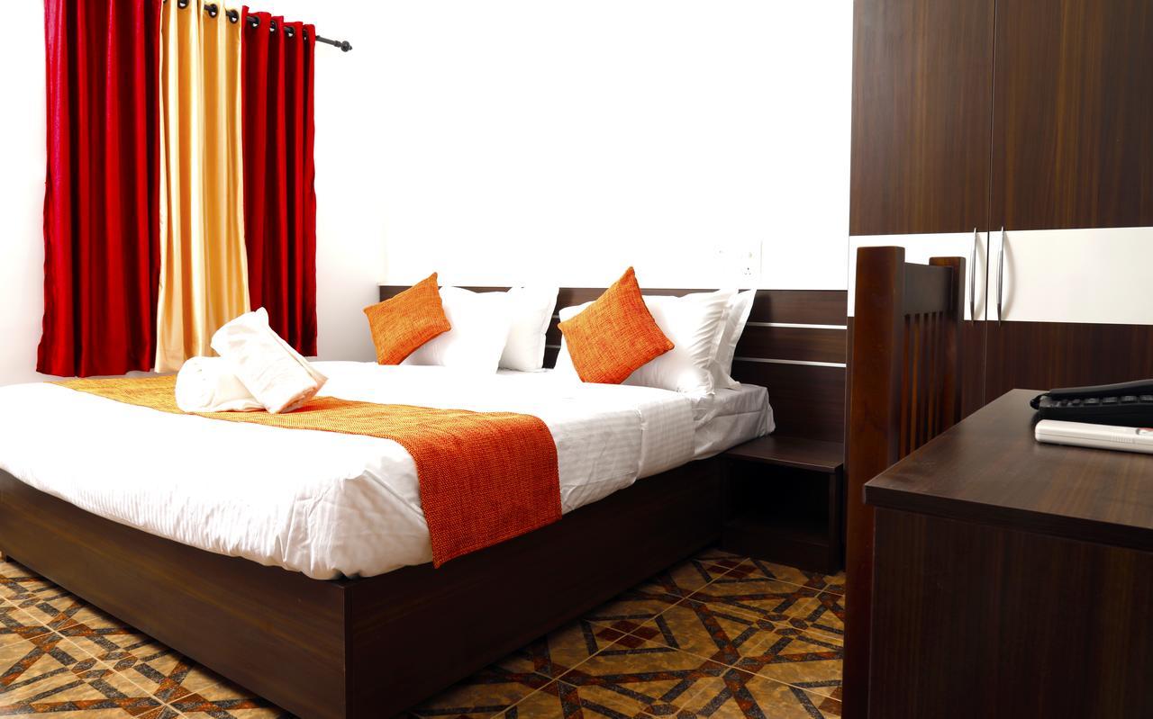 Puthens Clifton Inn Kottayam Buitenkant foto