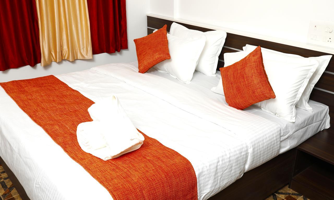 Puthens Clifton Inn Kottayam Buitenkant foto
