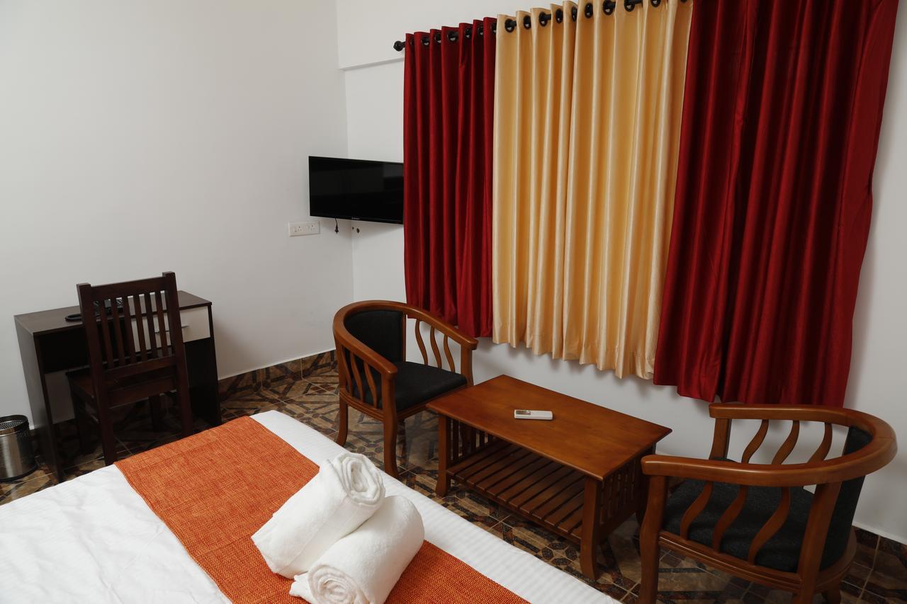 Puthens Clifton Inn Kottayam Buitenkant foto